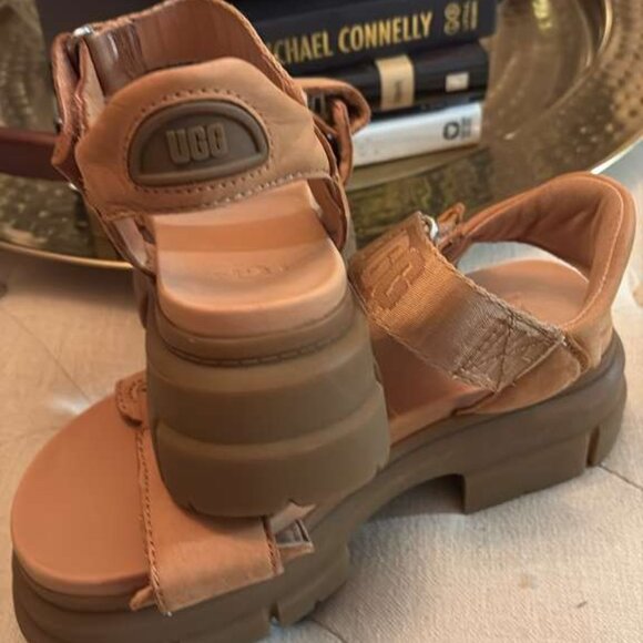 UGG Suede Fuzz Sugar Sandals Tan Size 5 Platform - Picture 7 of 10